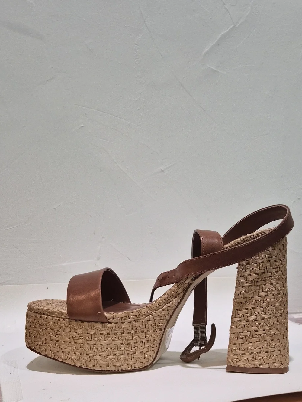 Larroude Dolly Verona Sandal in Caramel/Raffia NWT Size 9